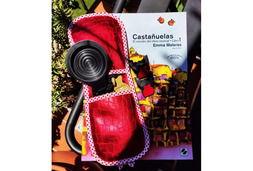 "Cinco Cajas de  Resonancia y Cinco Claveles"
