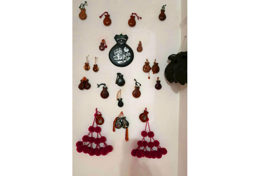 "Tú de Aquí no Sales sin tus Castañuelas Puestas"