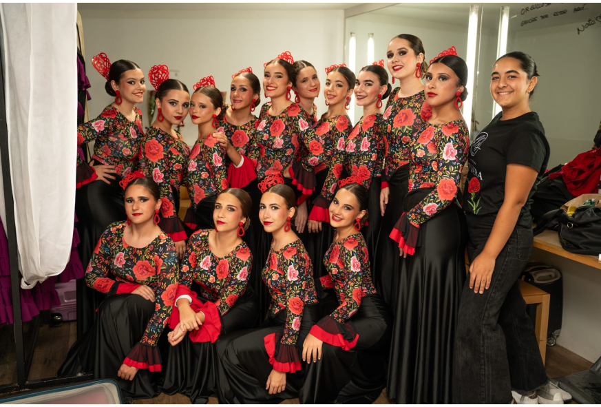 "Las Rosas Bailan Flamenco"