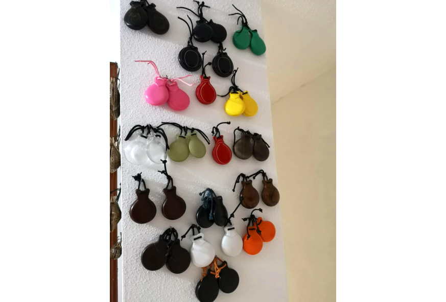 "Colores de Castañuelas Iluminan las Miradas"