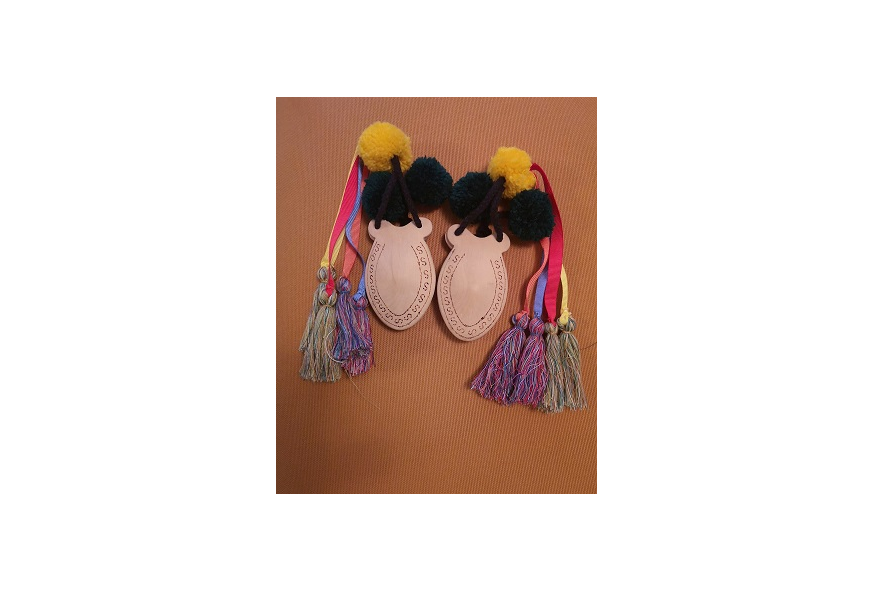 "Madroños Vistiendo a Castañuelas"