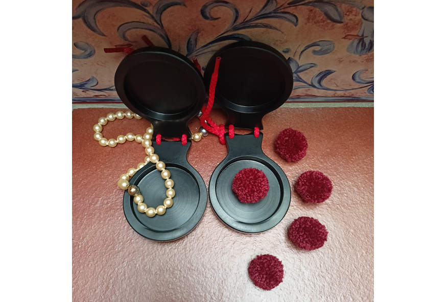 "Concha de Castañuelas con Perlas y Madroños"