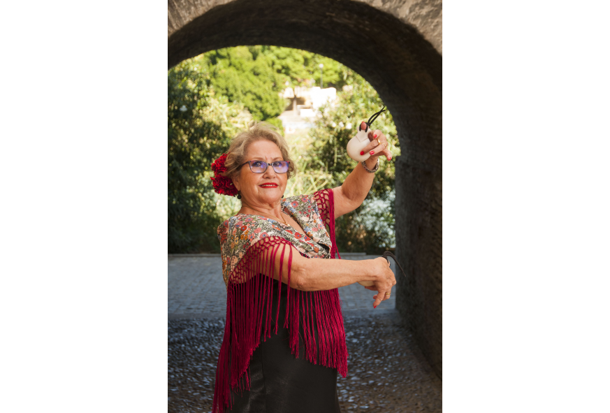 "Castañuelas Blancas y Claveles Rojos"